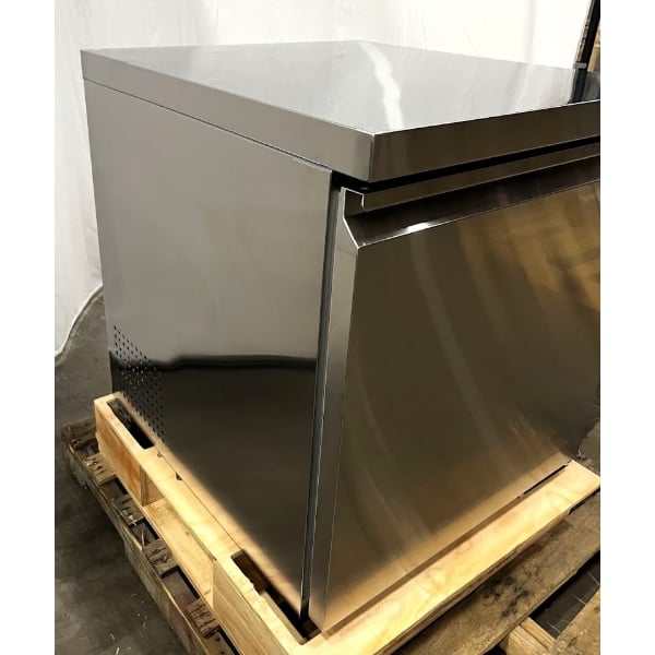 Scratch and Dent Avantco SS-UC-27R-HC 27" Undercounter Refrigerator