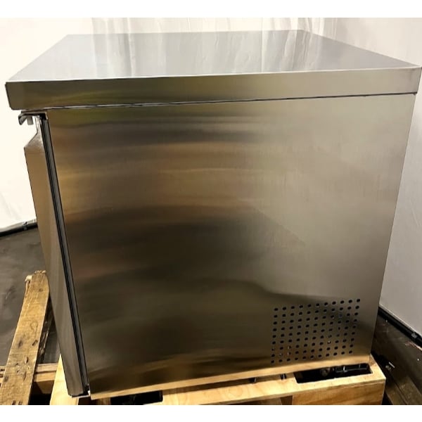 Scratch and Dent Avantco SS-UC-27R-HC 27" Undercounter Refrigerator