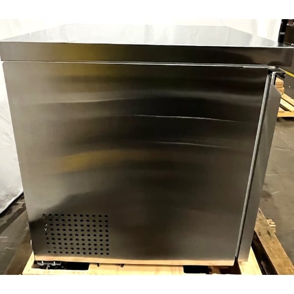 Scratch and Dent Avantco SS-UC-27R-HC 27" Undercounter Refrigerator
