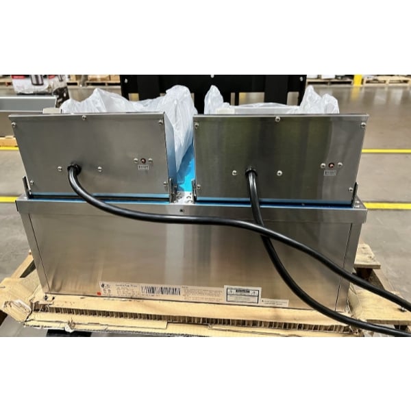 Scratch and Dent Cooking Performance Group EF302 30 lb. Dual Tank Heavy-Duty Electric Countertop Fryer - 208/240V, 8400/11,000W