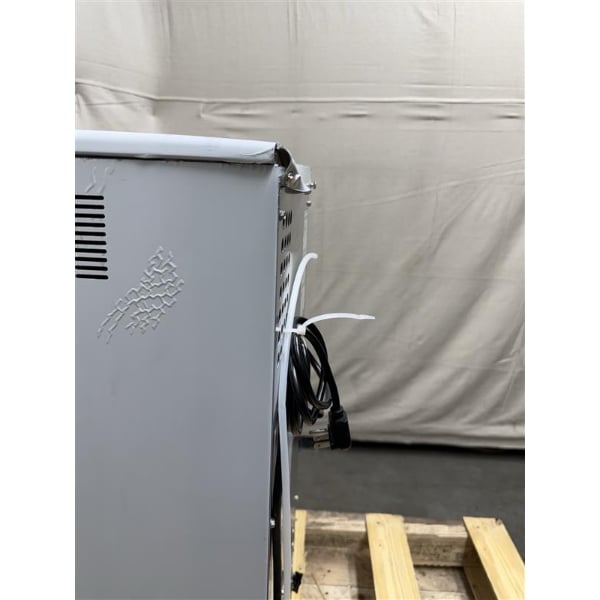 Scratch and Dent Scotsman UN0815AX-1 15" Air-Cooled Undercounter Nugget Ice Machine with 36 lb. Storage Bin - 99 lb., 115V