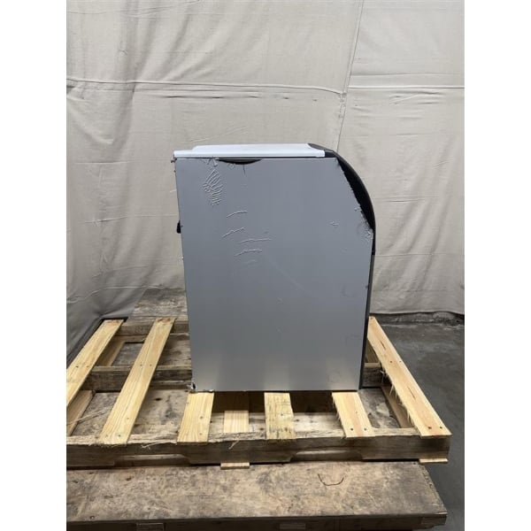 Scratch and Dent Scotsman UN0815AX-1 15" Air-Cooled Undercounter Nugget Ice Machine with 36 lb. Storage Bin - 99 lb., 115V