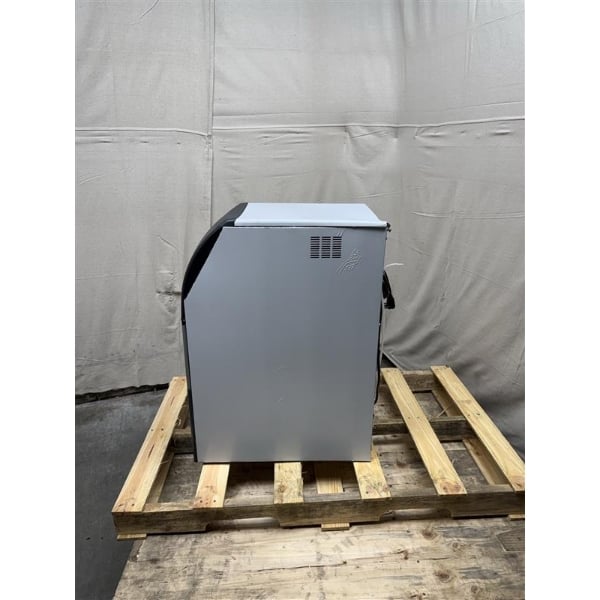 Scratch and Dent Scotsman UN0815AX-1 15" Air-Cooled Undercounter Nugget Ice Machine with 36 lb. Storage Bin - 99 lb., 115V