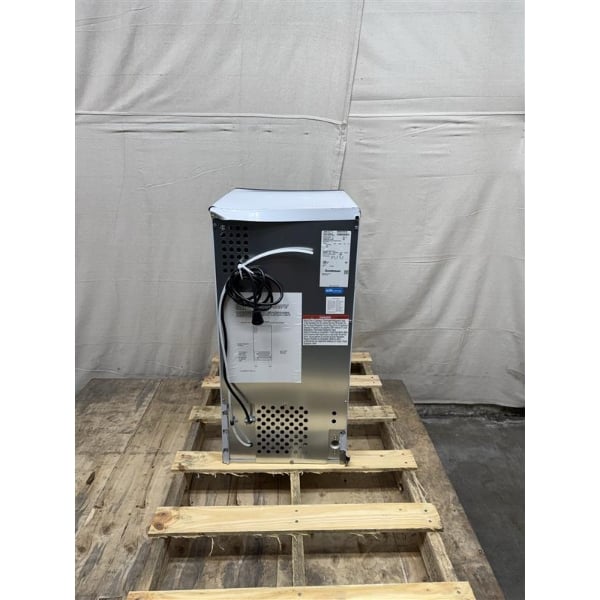 Scratch and Dent Scotsman UN0815AX-1 15" Air-Cooled Undercounter Nugget Ice Machine with 36 lb. Storage Bin - 99 lb., 115V