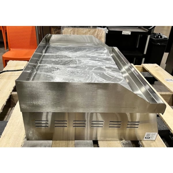 Scratch and Dent Avantco EG30N 30" Electric Countertop Griddle - 208/240V, 3.3 kW-4.5 kW