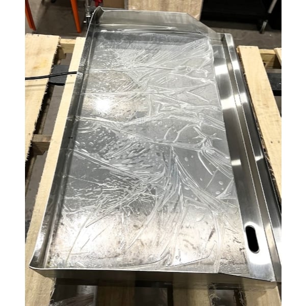 Scratch and Dent Avantco EG30N 30" Electric Countertop Griddle - 208/240V, 3.3 kW-4.5 kW