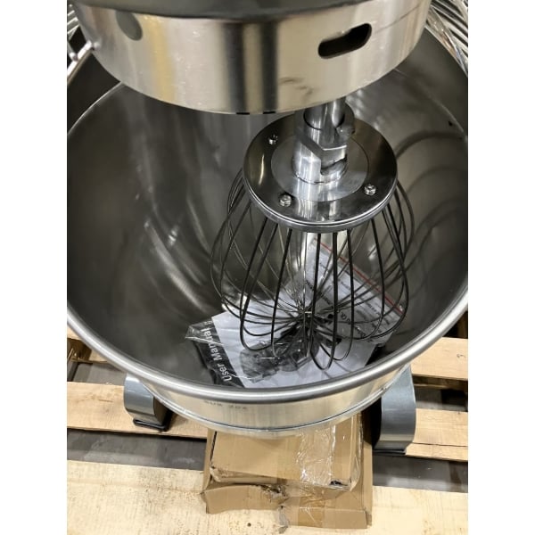 Scratch and Dent Avantco MX40H 40 Qt. Planetary Floor Mixer with Guard & Standard Accessories - 240V, 2 hp