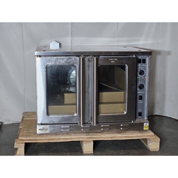 Scratch and Dent MainStreet Equipment EC1-C Single Deck Electric Full Size Convection Oven with Legs - 208V, 3 / 1 Phase, 11 kW