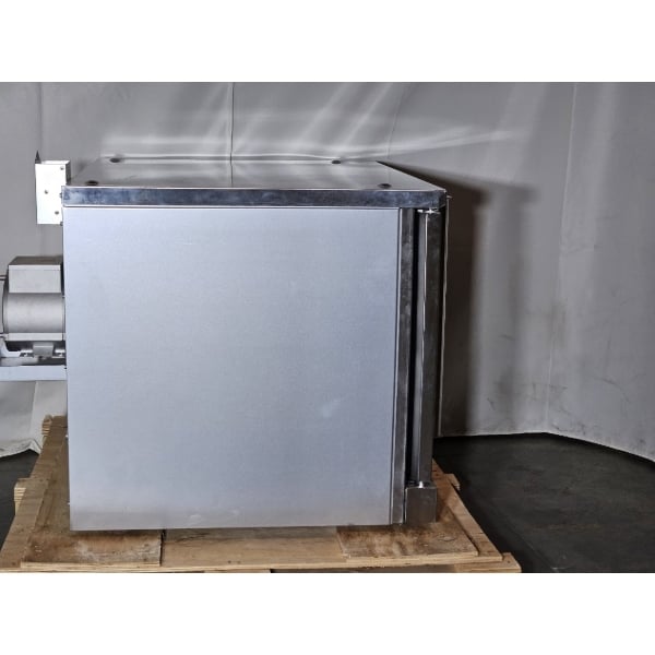 Scratch and Dent MainStreet Equipment EC1-C Single Deck Electric Full Size Convection Oven with Legs - 208V, 3 / 1 Phase, 11 kW