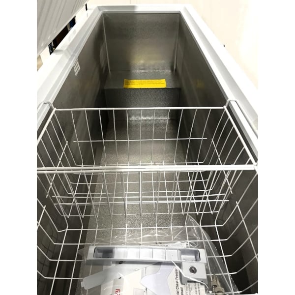 Scratch and Dent Galaxy CF20HC Commercial Chest Freezer - 19.4 cu. ft.