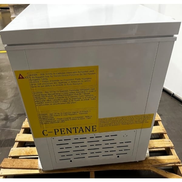 Scratch and Dent Galaxy CF20HC Commercial Chest Freezer - 19.4 cu. ft.