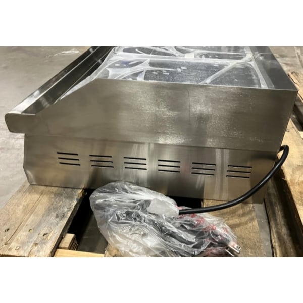 Scratch and Dent Avantco EG30N 30" Electric Countertop Griddle - 208/240V, 3.3 kW-4.5 kW