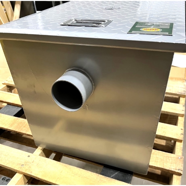 Scratch and Dent Regency 40 lb. 20 GPM Grease Trap with 3" Non-Threaded Connections - PDI Certified