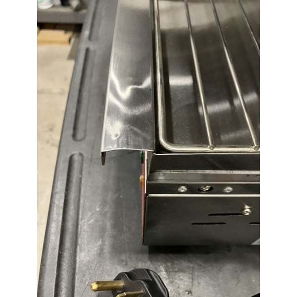 Scratch and Dent Avantco SAL23M 23" Electric Countertop Salamander - 208/240V, 3450/4000W