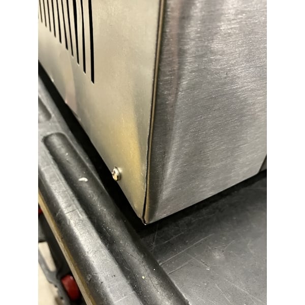 Scratch and Dent Avantco SAL23M 23" Electric Countertop Salamander - 208/240V, 3450/4000W
