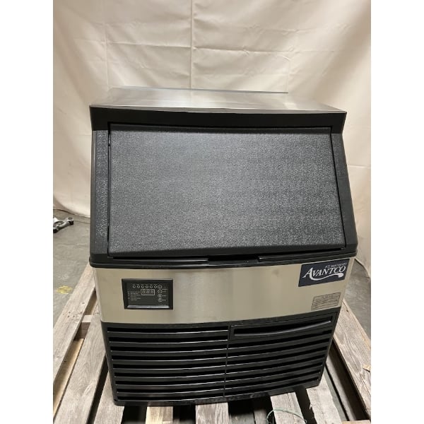 Scratch and Dent Avantco Ice UC-F-160-A 26" Air-Cooled Undercounter Full Cube Ice Machine with 80 lb. Storage Bin - 152 lb., 115V
