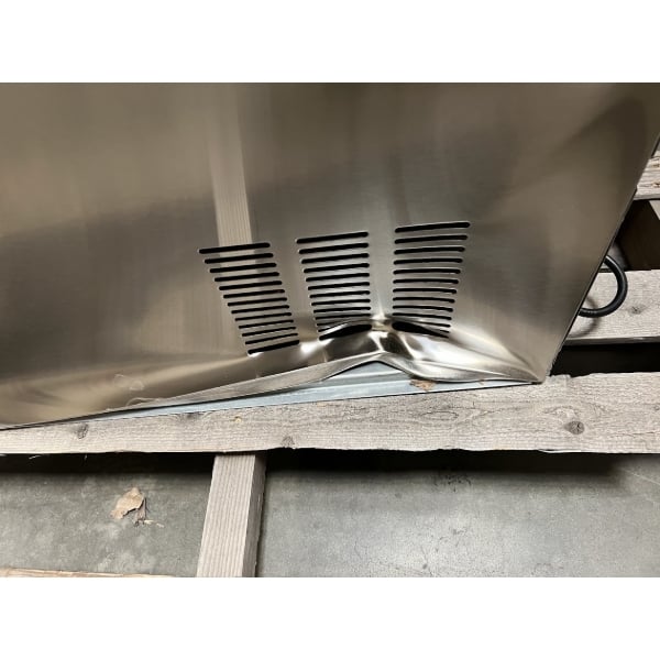 Scratch and Dent Avantco Ice UC-F-160-A 26" Air-Cooled Undercounter Full Cube Ice Machine with 80 lb. Storage Bin - 152 lb., 115V