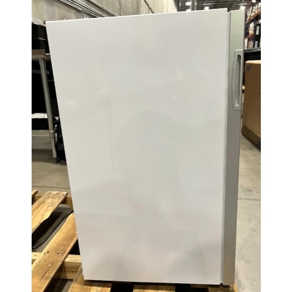 Scratch and Dent Avantco CFM3 White Customizable Countertop Display Freezer with Swing Door