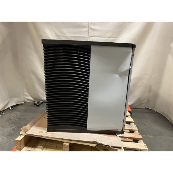 Scratch and Dent Manitowoc IRP0800A-261 Indigo NXT iP0800 30" Air-Cooled Regular Size Cube Ice Machine - 761 lb., 208-230V, 1 Phase