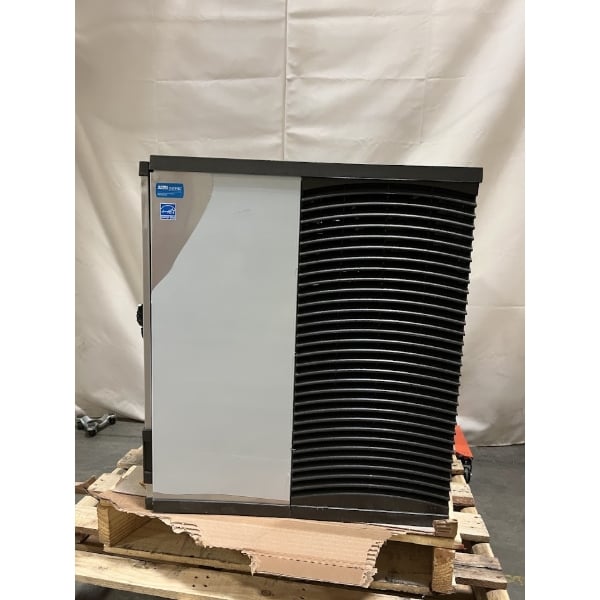 Scratch and Dent Manitowoc IRP0800A-261 Indigo NXT iP0800 30" Air-Cooled Regular Size Cube Ice Machine - 761 lb., 208-230V, 1 Phase