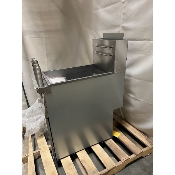 Scratch and Dent Avantco FF50 Liquid Propane 50 lb. Stainless Steel Floor Fryer - 120,000 BTU