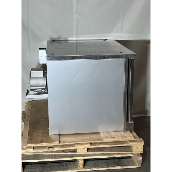 Scratch and Dent MainStreet Equipment EC1-C Single Deck Electric Full Size Convection Oven with Legs - 208V, 3 / 1 Phase, 11 kW