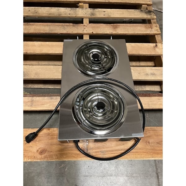 Scratch and Dent Cadco CDR-2TFB Double Burner Stainless Steel Portable Electric Front-to-Back Hot Plate with 8" Tubular Elements - 3,000W, 220V
