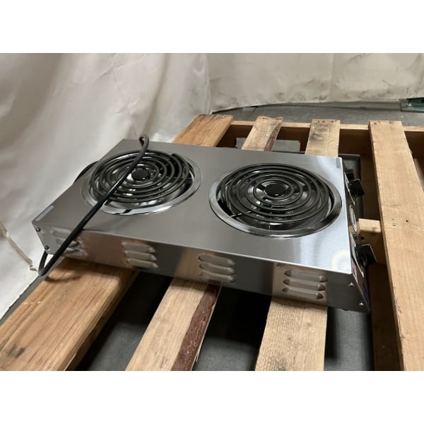 Scratch and Dent Cadco CDR-2TFB Double Burner Stainless Steel Portable Electric Front-to-Back Hot Plate with 8" Tubular Elements - 3,000W, 220V