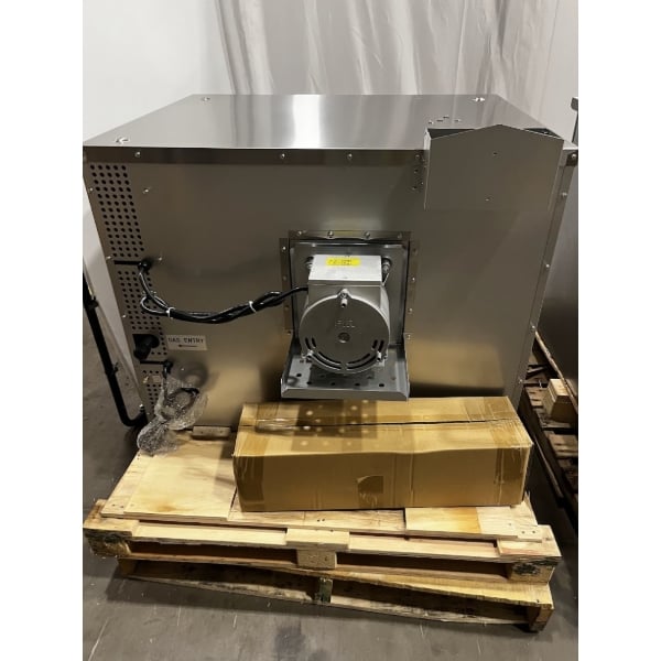 Scratch and Dent Cooking Performance Group FGC-200-LK Double Deck Standard Depth Full Size Liquid Propane Convection Oven with Legs - 108,000 BTU