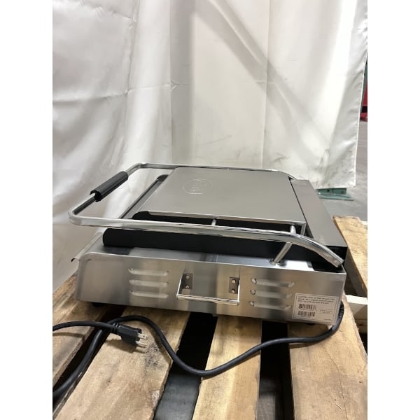Scratch and Dent Globe GSG14D Deluxe Sandwich Grill with Smooth Plates - 14" x 14" Cooking Surface - 120V, 1800W