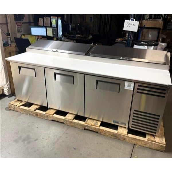 Scratch and Dent True TPP-AT2-93-HC 93 1/2" 3 Door Refrigerated Pizza Prep Table with 2 Lids