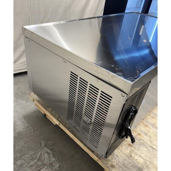 Scratch and Dent Avantco CBE-60-HC 60" 2 Drawer Refrigerated Chef Base
