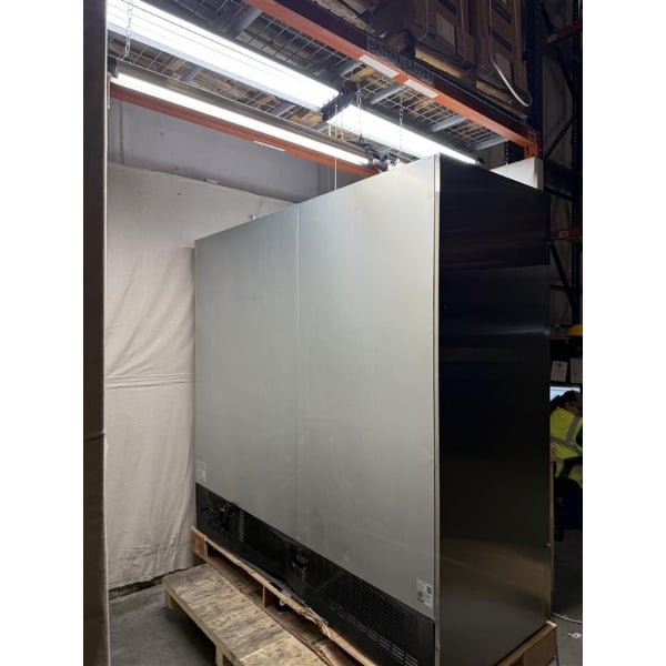 Scratch and Dent Avantco SS-3R-HC 81 5/16" Stainless Steel Solid Door Reach-In Refrigerator