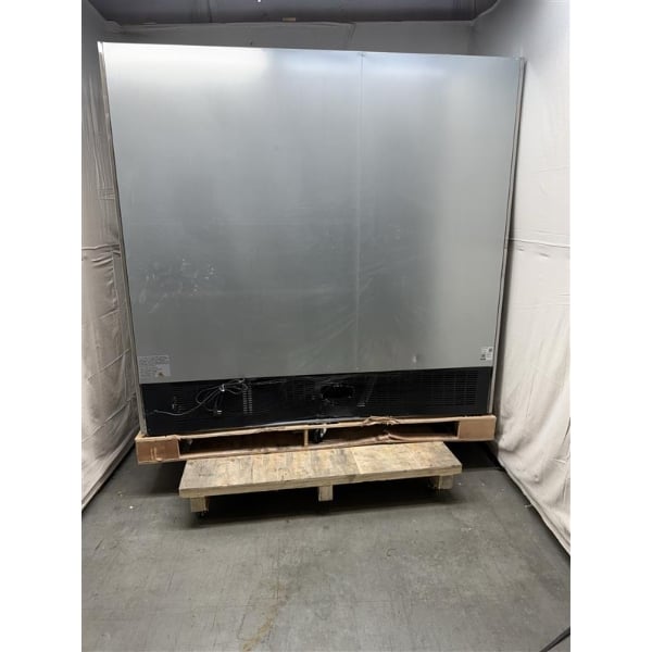 Scratch and Dent Avantco SS-3R-HC 81 5/16" Stainless Steel Solid Door Reach-In Refrigerator