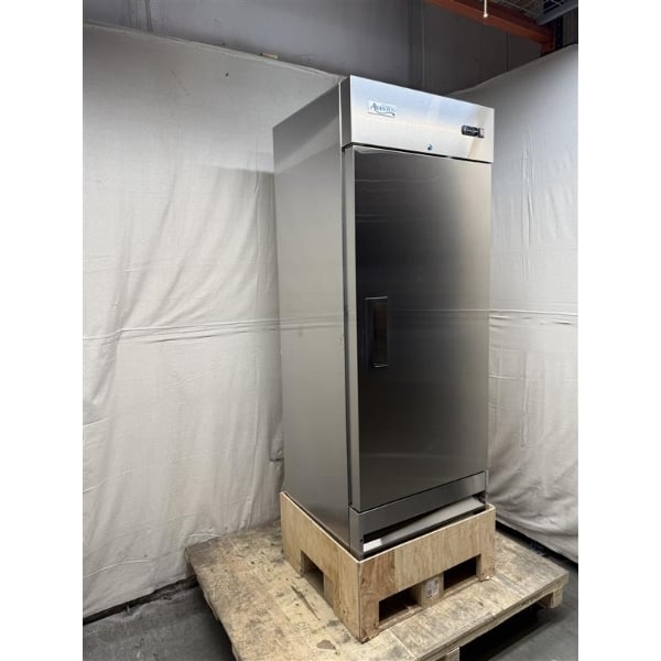Scratch and Dent Avantco A-19R-HC 29" Solid Door Reach-In Refrigerator