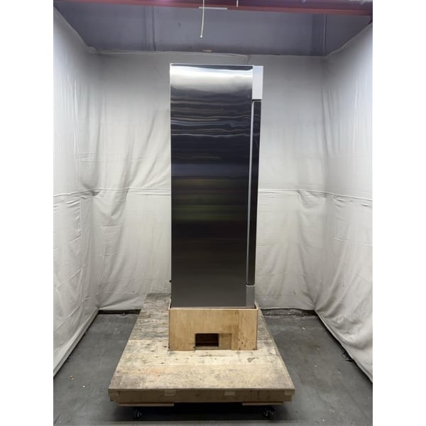 Scratch and Dent Avantco A-19R-HC 29" Solid Door Reach-In Refrigerator