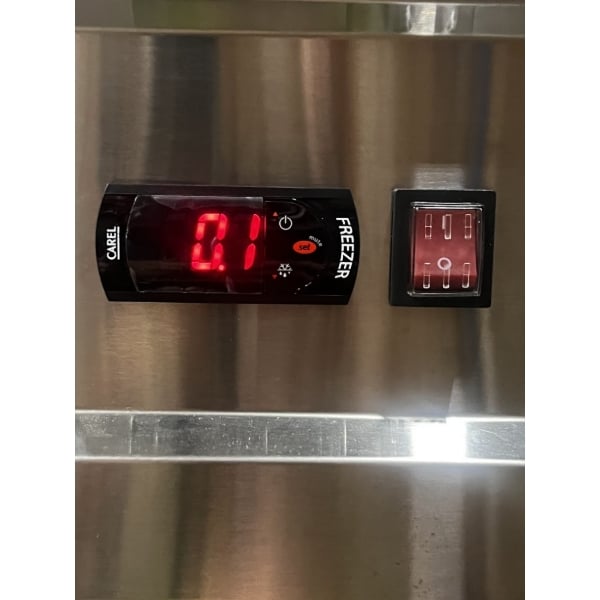 Scratch and Dent Avantco SS-1F-HC 29" Stainless Steel Solid Door Reach-In Freezer