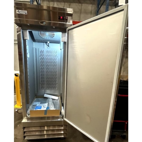 Scratch and Dent Avantco SS-1F-HC 29" Stainless Steel Solid Door Reach-In Freezer