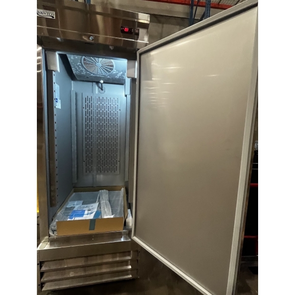 Scratch and Dent Avantco SS-1F-HC 29" Stainless Steel Solid Door Reach-In Freezer