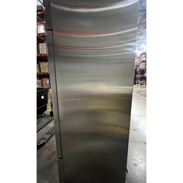 Scratch and Dent Avantco SS-1F-HC 29" Stainless Steel Solid Door Reach-In Freezer