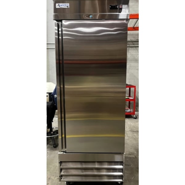 Scratch and Dent Avantco SS-1F-HC 29" Stainless Steel Solid Door Reach-In Freezer
