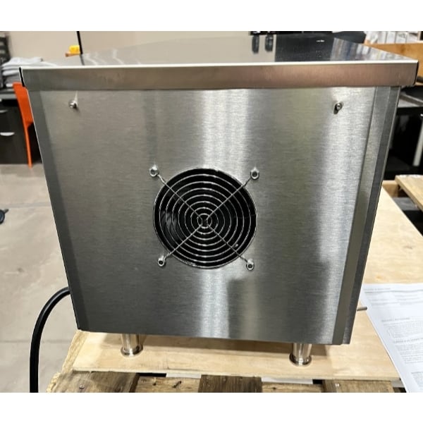 Scratch and Dent Vollrath CM4-20835PA JW30PA 35" Plate Activated Countertop Cheese Melter - 208V