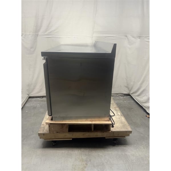Scratch and Dent Avantco ZWT-60R-HC 60" Front Breathing Worktop Refrigerator with 3 1/2" Backsplash