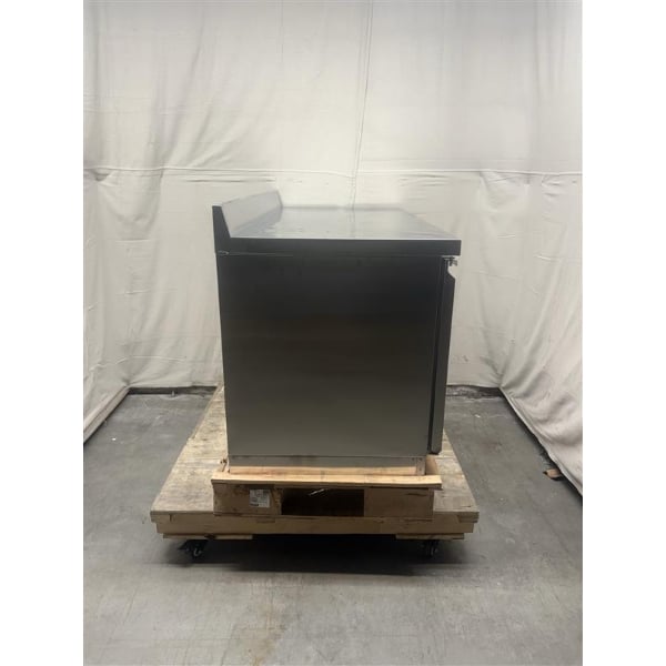 Scratch and Dent Avantco ZWT-60R-HC 60" Front Breathing Worktop Refrigerator with 3 1/2" Backsplash