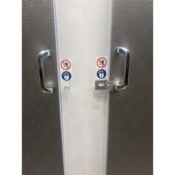 Scratch and Dent Leer 60AS-R290 73" Outdoor Auto Defrost Ice Merchandiser with Straight Front and Galvanized Steel Doors