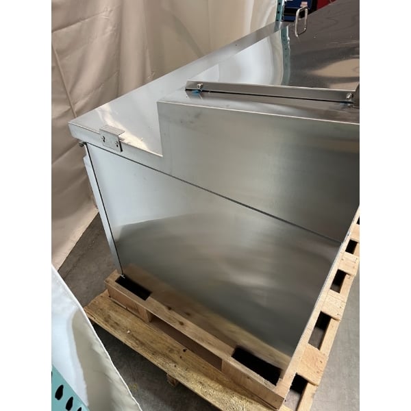 Scratch and Dent Avantco SSPPT-260 60" 2 Door Refrigerated Pizza Prep Table