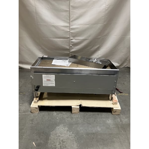 Scratch and Dent Vollrath GGMDM-36 36" Medium-Duty Countertop Griddle with Manual Controls - 84,000 BTU