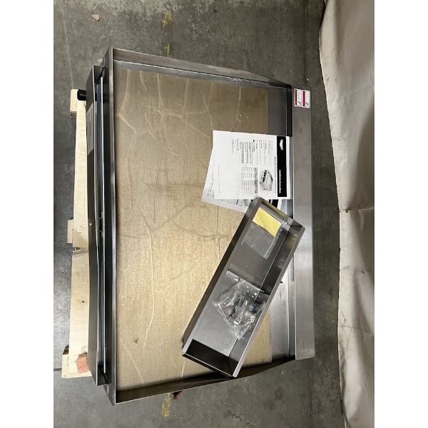 Scratch and Dent Vollrath GGMDM-36 36" Medium-Duty Countertop Griddle with Manual Controls - 84,000 BTU