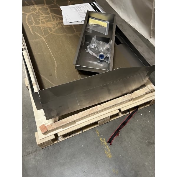 Scratch and Dent Vollrath GGMDM-36 36" Medium-Duty Countertop Griddle with Manual Controls - 84,000 BTU