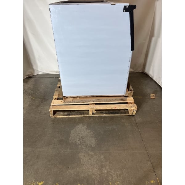 Scratch and Dent Avantco Ice BIN27530 30" Ice Storage Bin - 375 lb.